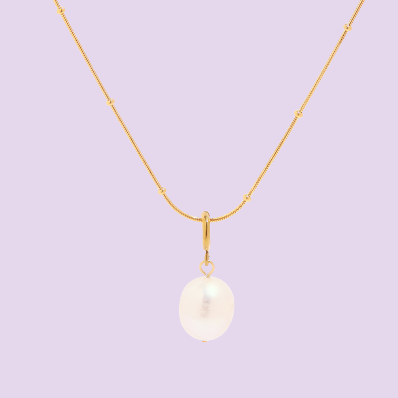 Opulent Pearl Pendant Necklace